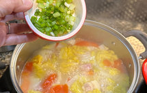 家常白菜番茄咸肉汤