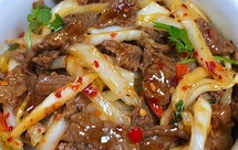 下饭神器又来了，试试这道白菜梗炒牛肉！！