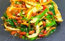 凉拌鸡蛋菠菜胡萝卜