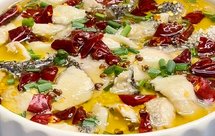 酸菜鱼～汤汁鲜美，鱼片滑嫩，大人小孩都爱吃