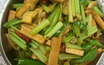 特别好吃的下饭菜（芹菜香干）