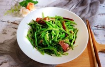 扁豆丝炒腊肉，很好吃的下饭菜