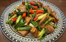 开胃下饭菜：大蒜辣炒肥肠