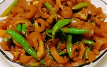 香辣的下饭菜线椒炒猪皮