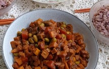 低脂纯素午餐——酱素丁和旱芹菜拌甜椒