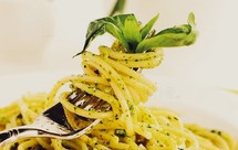 小而美的一人食之蒜香奶油意面（懒人纯素版）