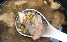 猪蹄炖黄豆汤（适合全家新手也能随意做）这也是超级赞的开奶汤哦