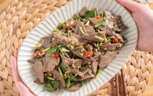 实惠下酒菜“凉拌猪肝”！