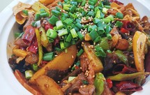 下饭又下酒的干锅肥肠鸡杂