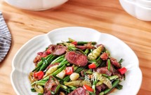 蒜苗泡椒炒烟熏腊肠