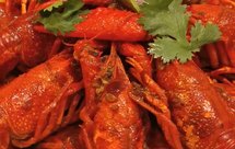 香辣小龙虾～国民夜宵，口味辣鲜香，色泽红亮，质地滑嫩。