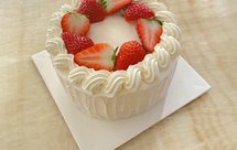 外表小清新，内心超浓郁的巧克力草莓蛋糕（不需要抹面）