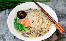 菌汤面条 看得见的香菇 尝得到的鲜美 这才是真正的菌汤