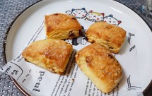 低脂小清新——酸奶草莓司康（像蓝罐曲奇一样好吃哦！）