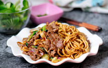 孜然牛肉炒拉条 家常面条百吃不厌的美味做法