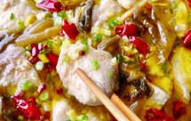 【创意小厨娘】好吃不上火的川味酸菜鱼，汤汁酸香开胃，鱼肉细嫩爽滑。