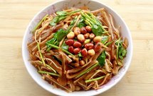 【创意小厨娘】家常菜凉拌猪耳朵——简单易学，下酒又下饭，比外面买的还好吃。