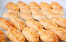 芝士沙拉肉松面包