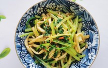 夏季爽口凉菜：翠绿香芹拌蘑菇