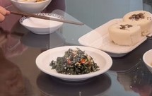 酒酿米糕，大碴子粥，凉拌裙带菜小菜 早餐