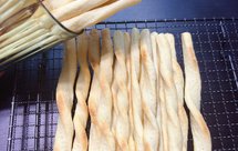 简单零食面包脆条