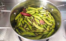 别吃长胖零食啦，煮毛豆健康营养当零食最棒啦！