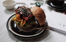 青瓜鳗鱼蛋丝全麦豆豆汉堡【健康一手握】