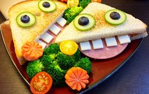 会吐舌头的大牙怪三明治