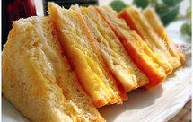 【1分钟鸡蛋三明治】微波懒人早餐