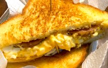 不用烤箱也能做出喷香焦脆的焦糖黄油吐司～日式鸡蛋三明治