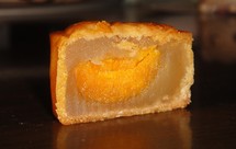 广式月饼——蛋黄莲蓉月饼