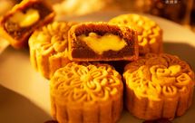 生椰拿铁流心月饼