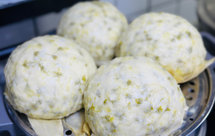 槐花馒头➕芹菜叶饼子➕韭菜鸡蛋羹粉条包子