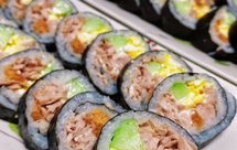 金枪鱼寿司，一口一个！美味享不停！郊游不可缺少的美食。