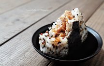 手握三角夹心藜麦饭团【健康一手握】