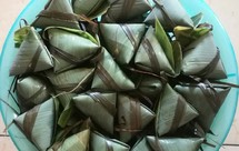 包粽子的步骤展示