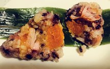 两种超好吃咸蛋黄肉粽包法