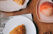 『温暖的果子』棕色黄油桃子司康烤饼