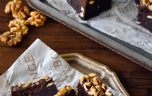 核桃黑白巧克力蛋糕Black and White Chocolate Cake with Walnuts下午茶