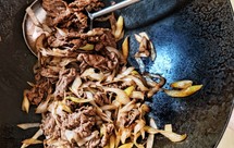 葱爆肥牛/羊肉：快手便当菜，打扫涮火锅剩下的肉肉