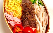 高中生的午餐便当—什锦凉面