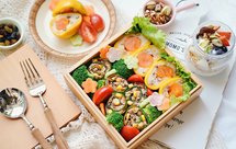 低卡又饱腹的秋游便当：坚果咸蛋夹心粘豆包&核桃金枪鱼沙拉卷