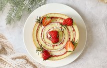 草莓年轮蛋糕，不用抹面不怕卷裂，好看又好吃，圣诞蛋糕就是她了！