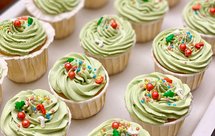 小美圣诞奶油杯子蛋糕（抹茶奶油纸杯蛋糕）