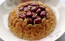 【创意小厨娘】家庭版红糖糯米饭——不仅软糯香甜，而且还补气养血养颜，它也是年夜饭和农村酒席上必备的一道甜食。