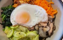 好吃的泡菜五花肉拌饭