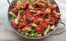 香辣牛蛙小龙虾（微微辣～绝味完胜外卖）