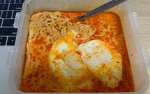 学妹的深夜食堂（3）之看上去比较成功的微波炉之百胜厨叻沙拉面加两个蛋