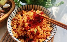 有锅巴的电饭锅煲仔饭|土豆腊肠煲仔饭(焖饭)