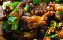 宵夜大排档的铁板鸡胗，外焦里嫩，超好吃